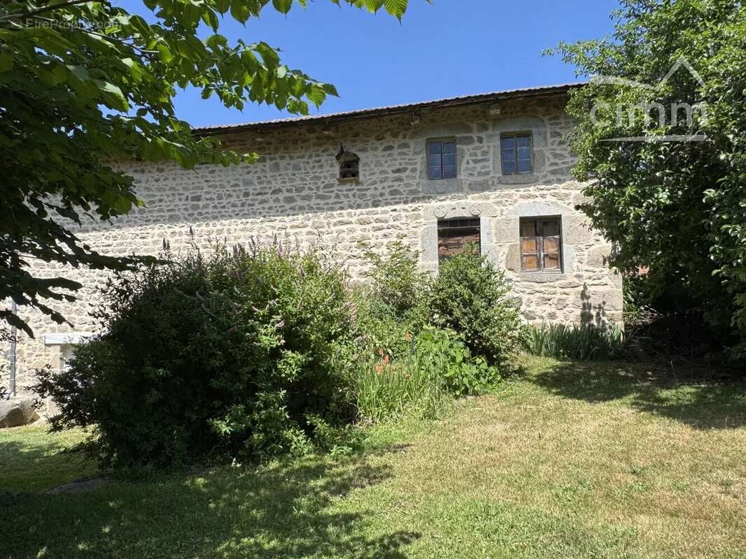 Corps de ferme en pierre rénové avec jardin arboré et dépendances - photo 44