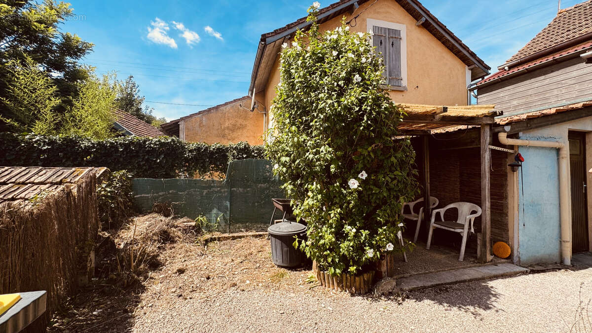 Maison de campagne à Massangis au prix de 55 000 € F.A.I - photo 2