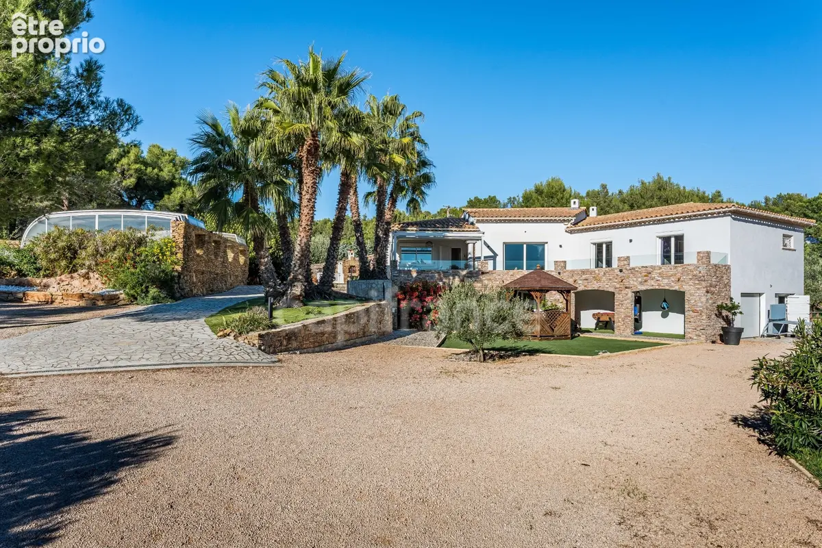 Maison à vendre 5 pièces LA CIOTAT (13) Terrain 3000 M2 Piscine,  Triple garage - photo 2