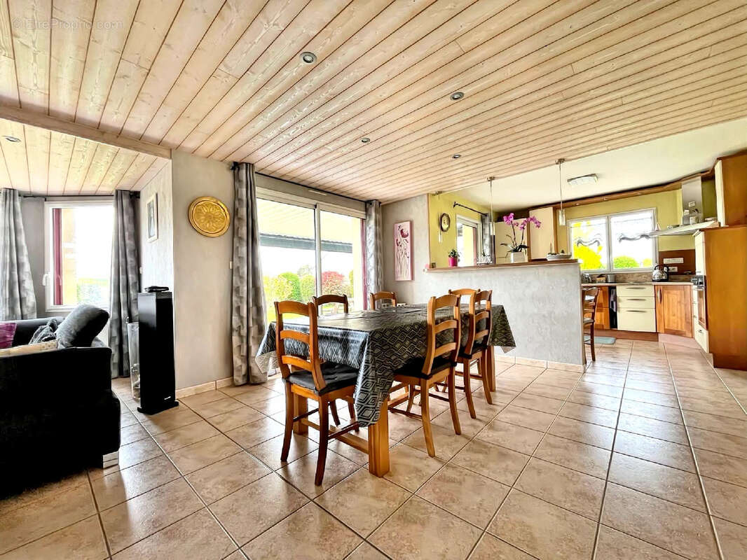 Maison à PLOUNEVEZ-LOCHRIST