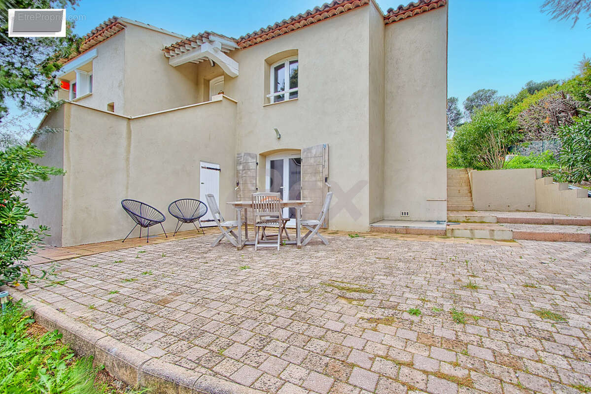 Maison à CARQUEIRANNE