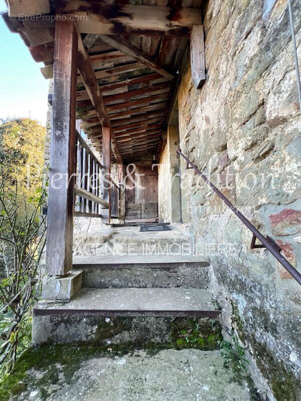 Maison à SIMIANE-LA-ROTONDE