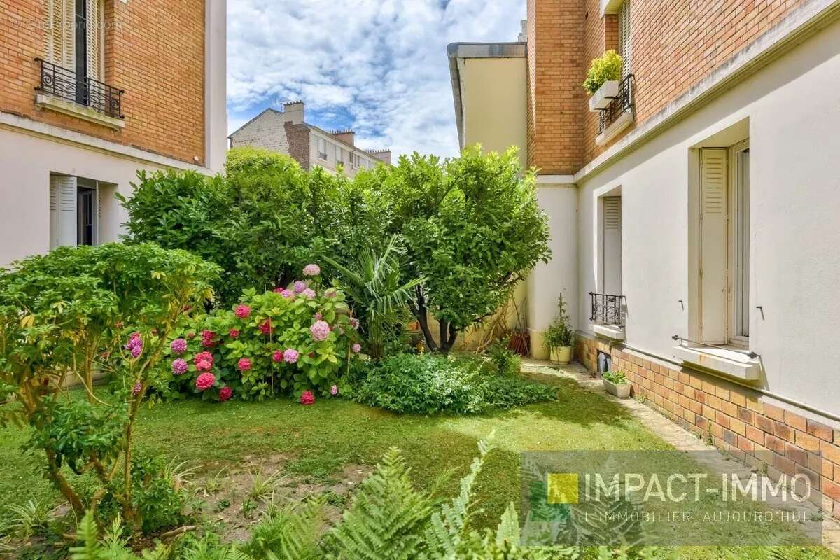 Appartement à COURBEVOIE