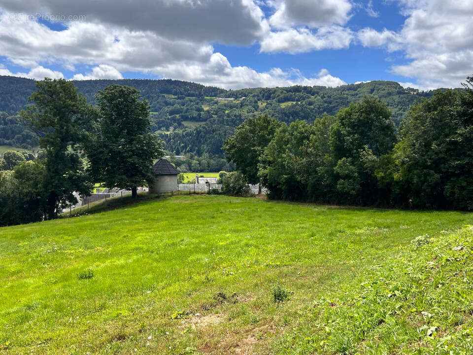 Terrain à CONDAT