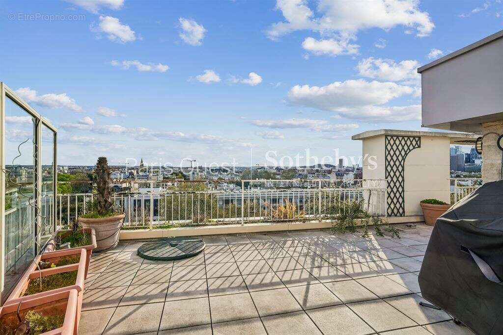 Appartement à NEUILLY-SUR-SEINE