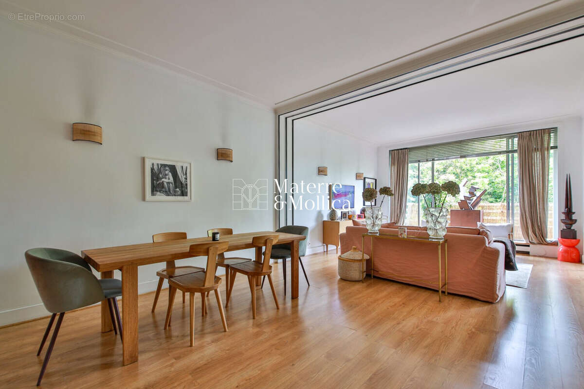 Appartement à PARIS-16E