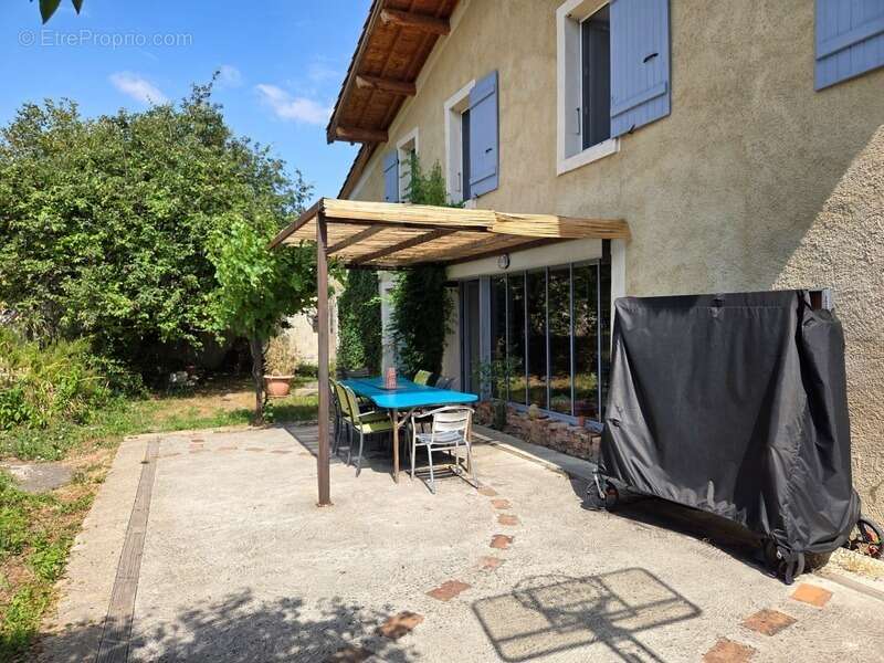 EXCLUSIVITE / Très belle maison avec dépendances et terrain / 63160 Glaine Montaigut - photo 24