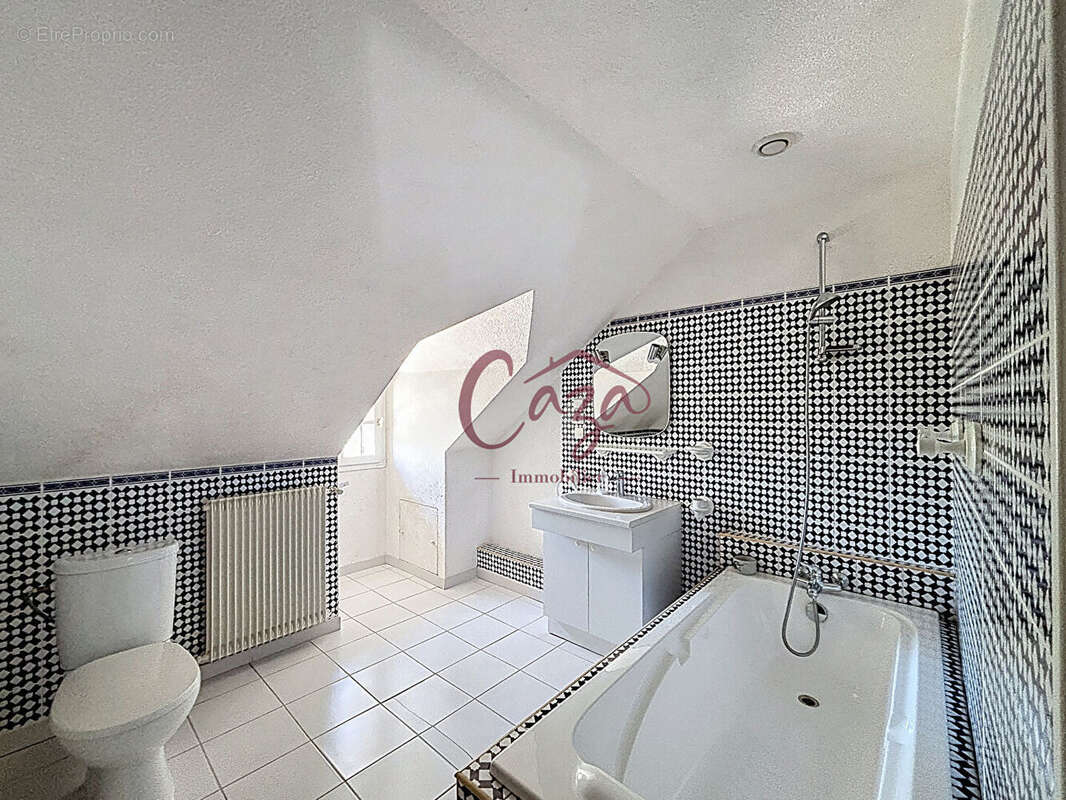 Maison à FARGUES-SAINT-HILAIRE