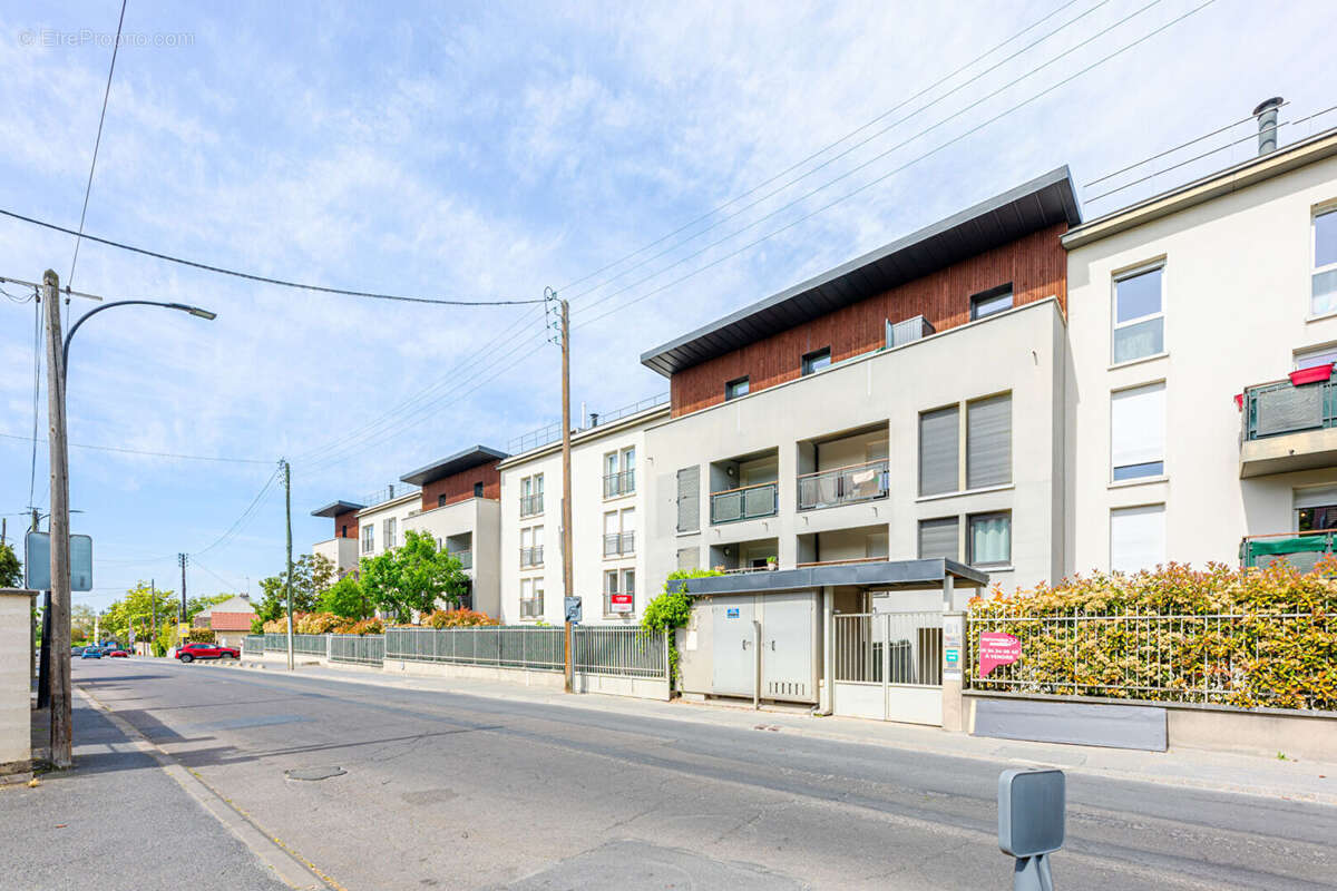 Appartement à SARTROUVILLE