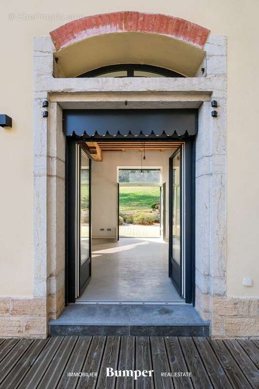 Maison à SAINT-GENIS-LAVAL