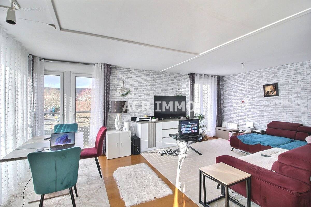 Appartement à CHANTELOUP-LES-VIGNES
