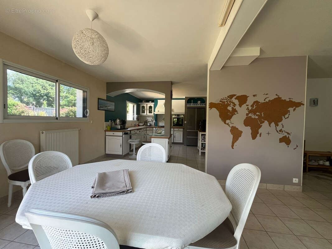 A vendre à PORNICHET maison familiale avec piscine au calme dans un environnement agréable à 2,5 kms de la plage - photo 4