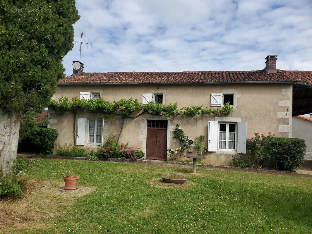 Maison à NANTEUIL-EN-VALLEE