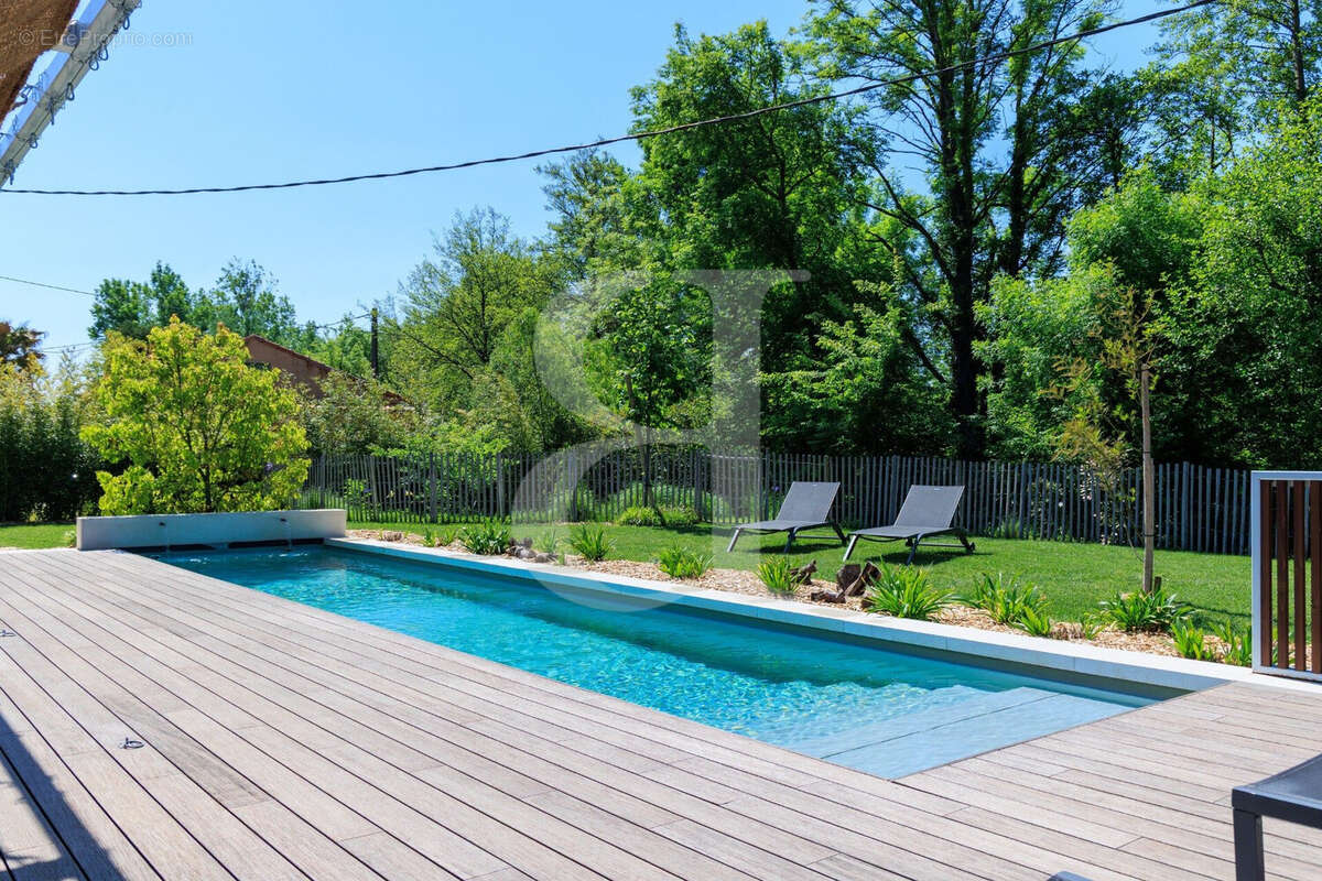 Maison à L'ISLE-SUR-LA-SORGUE