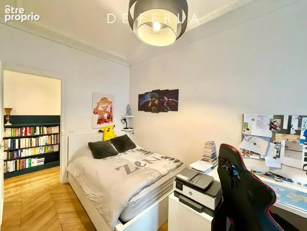 PARIS VII - Appartement traversant au calme absolu - photo 14