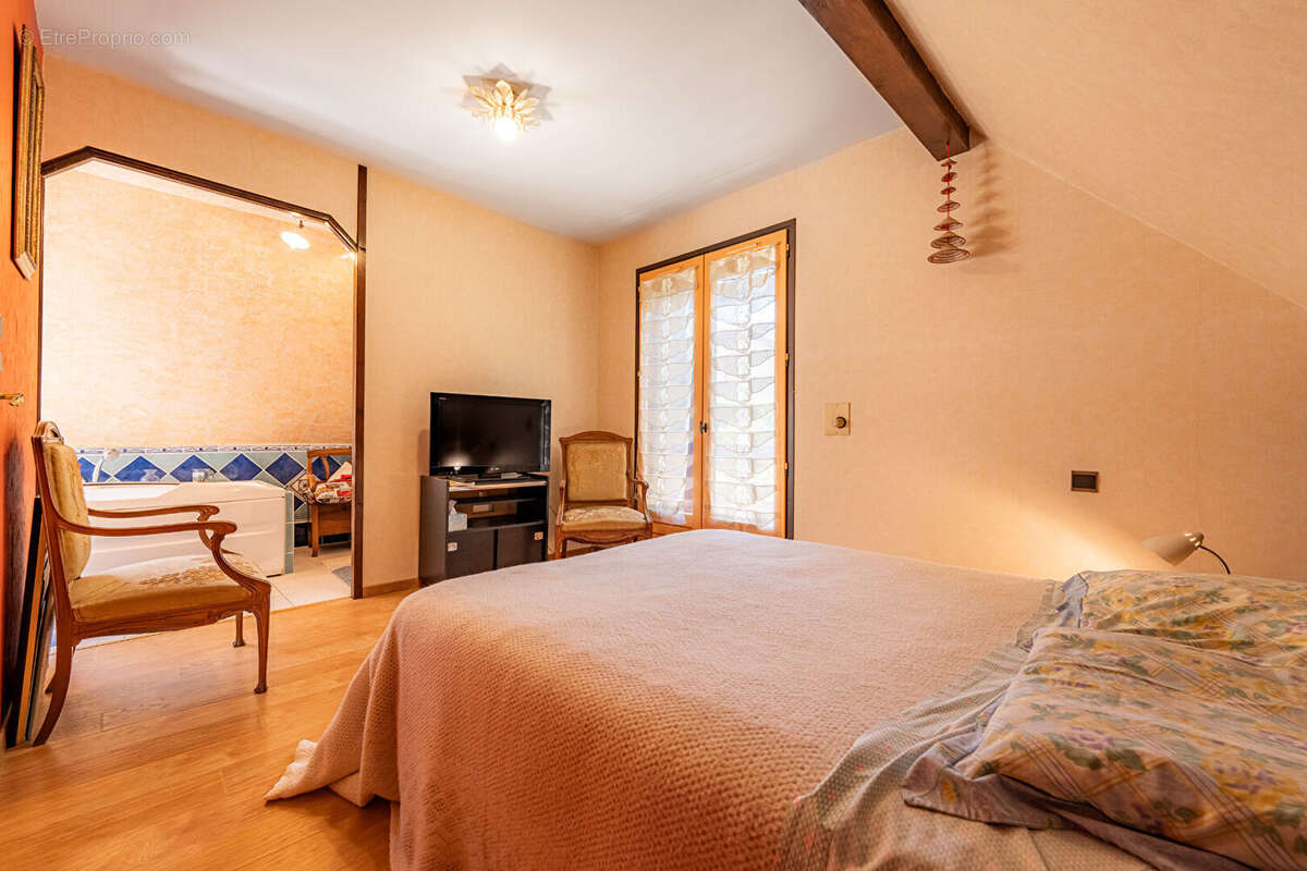 Grésy-sur-Aix - Villa familiale avec piscine sur terrain de 2 390 m² - photo 13