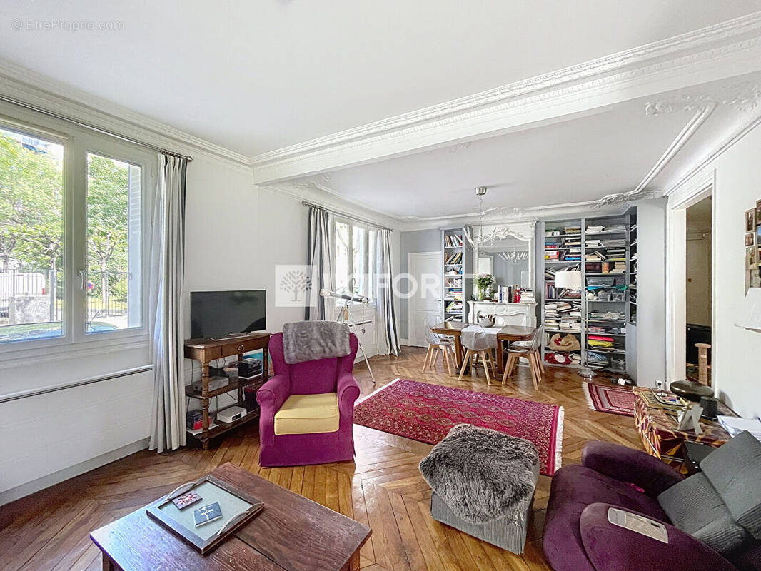 Appartement à PARIS-16E
