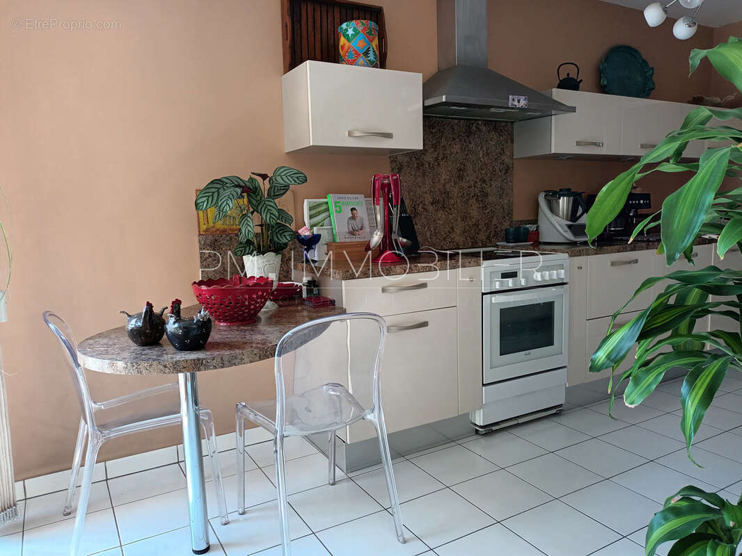 Appartement à MARSEILLE-3E