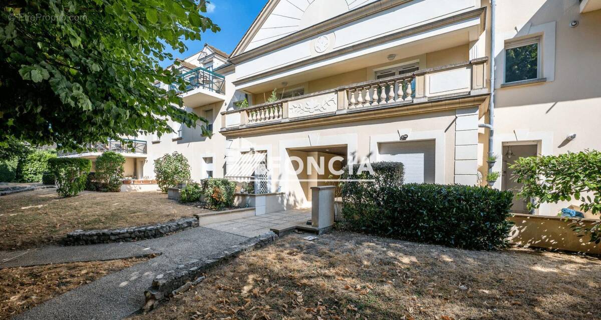 Appartement à BRIE-COMTE-ROBERT