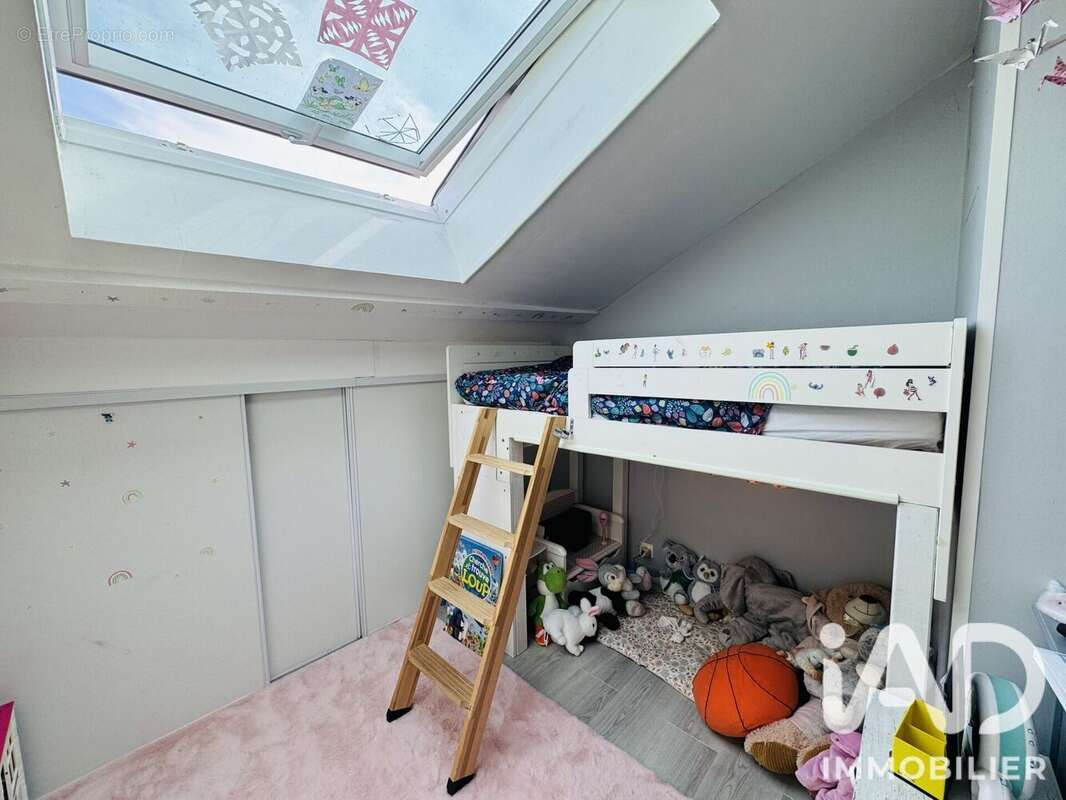 Maison 80 m² à Le Mesnil-Saint-Denis  - photo 8