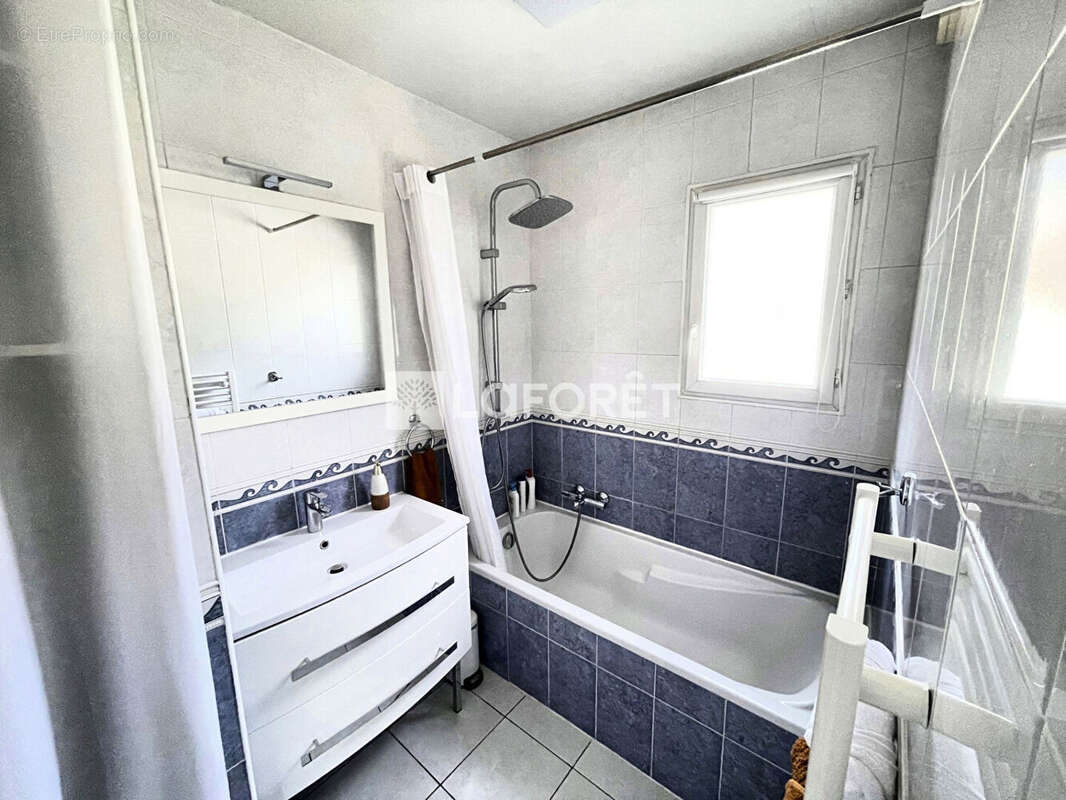 Appartement à SAINT-LAURENT-DU-VAR