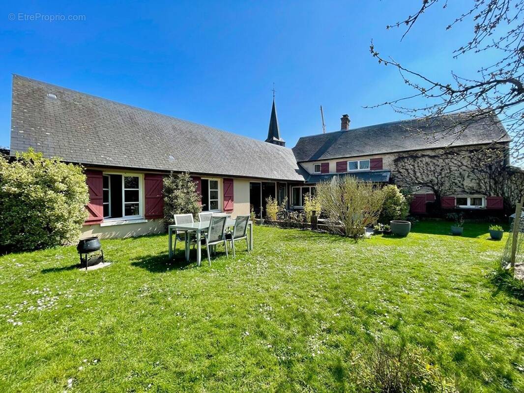 Maison à FRESNEAUX-MONTCHEVREUIL