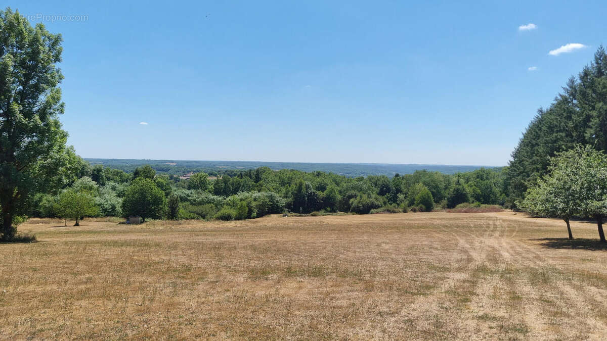 Vue imprenable pour cet ensemble de gîtes et habitation - photo 19