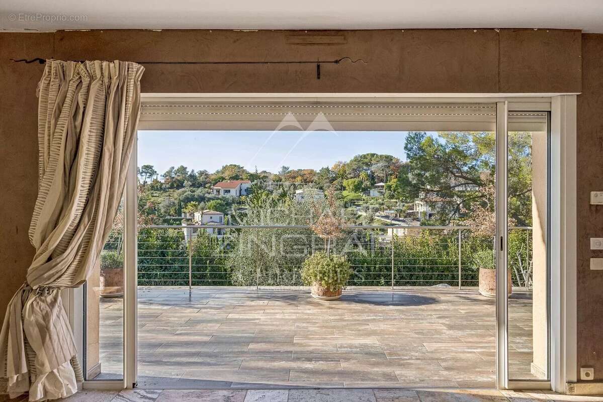 Maison à ROQUEFORT-LES-PINS