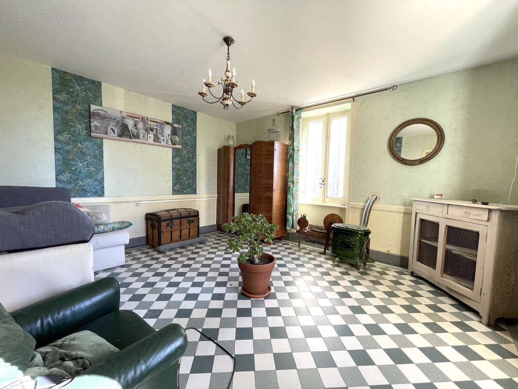 Maison à BUSSY-ALBIEUX