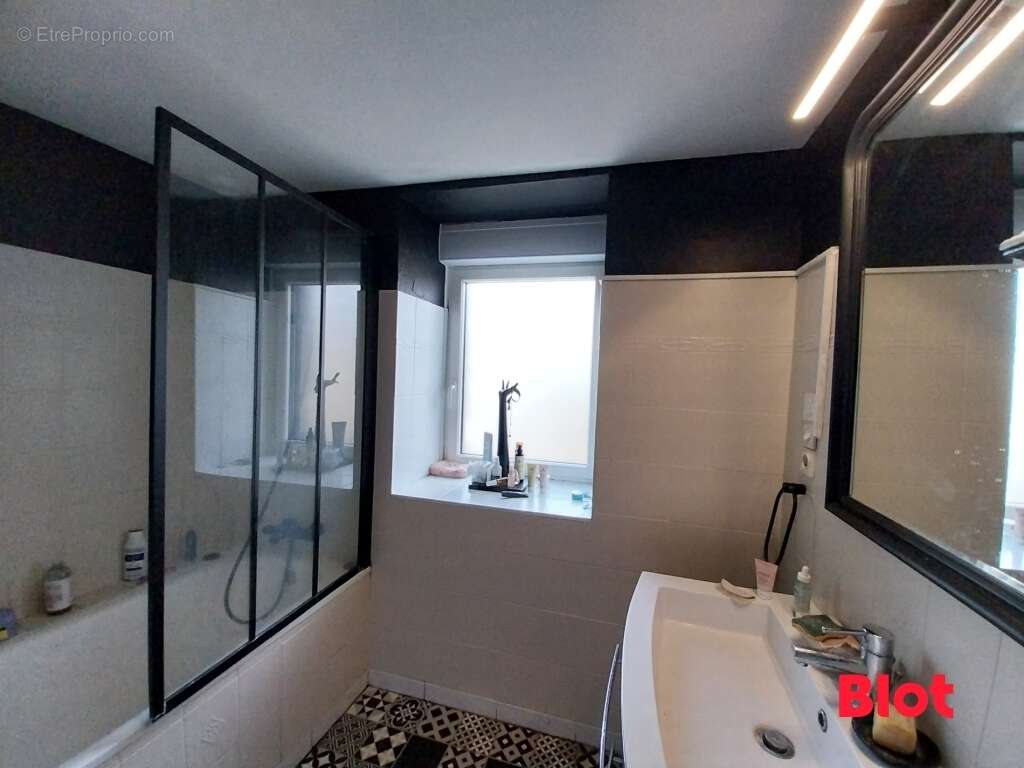 Maison à LA VILLE-ES-NONAIS