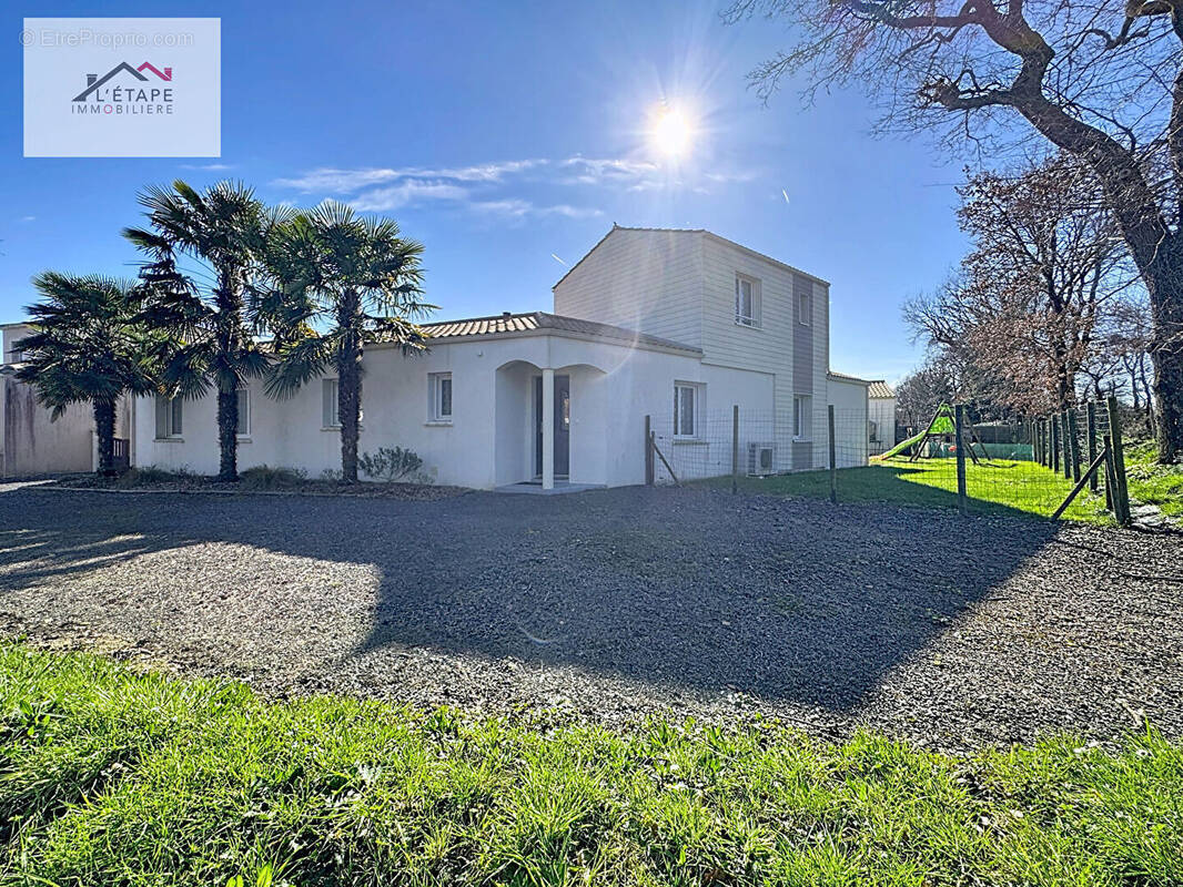 Maison à SAINT-JULIEN-DES-LANDES