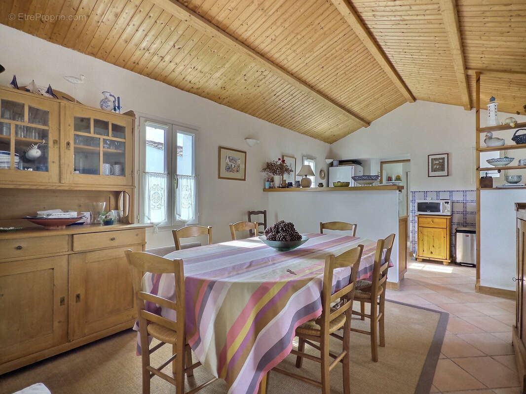Maison plein cœur du village de Loix - photo 9