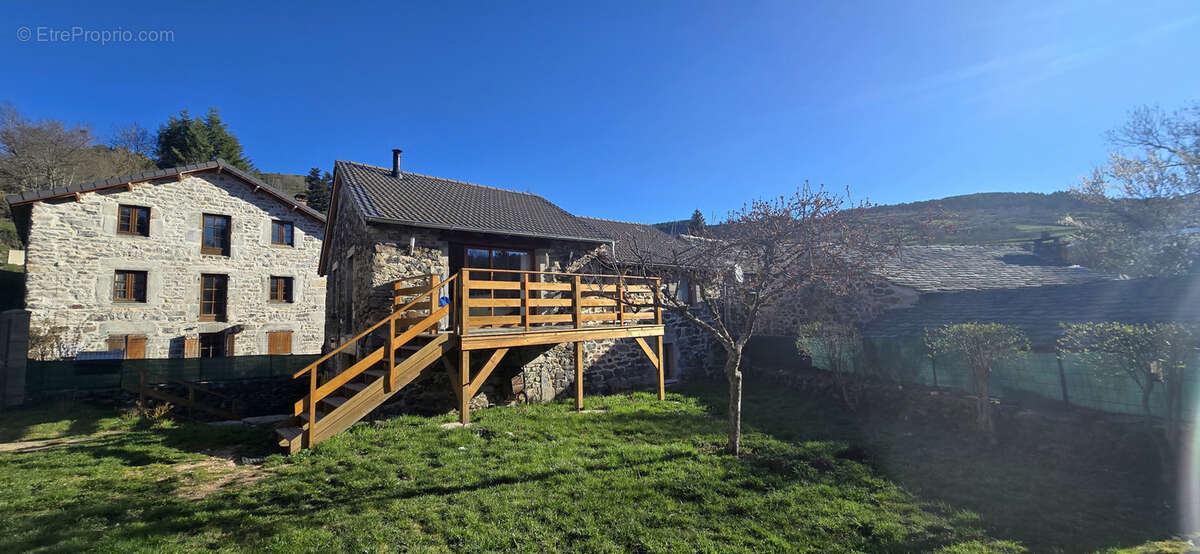 maison en pierre rénovée de 123 m2 - photo 2