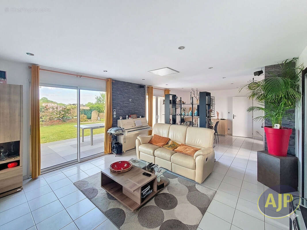 Maison à L'HERBERGEMENT