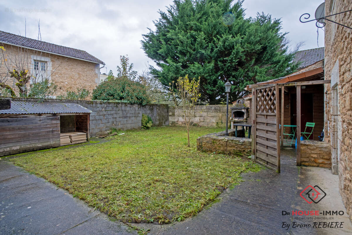 Appartement à SAVIGNAC-LES-EGLISES