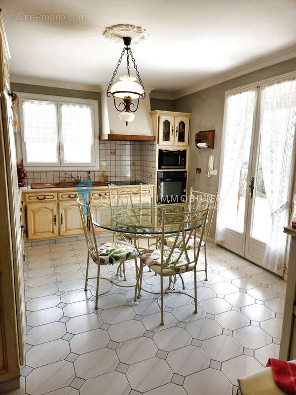 Maison à SAINT-JULIEN-LES-ROSIERS