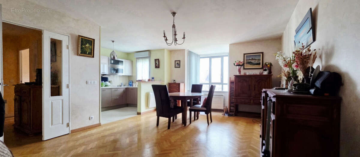 Appartement 5 pièces à vendre à Étampes dans une résidence sécurisée avec ascenseur et place de stationnement couverte, idéaleme - photo 2