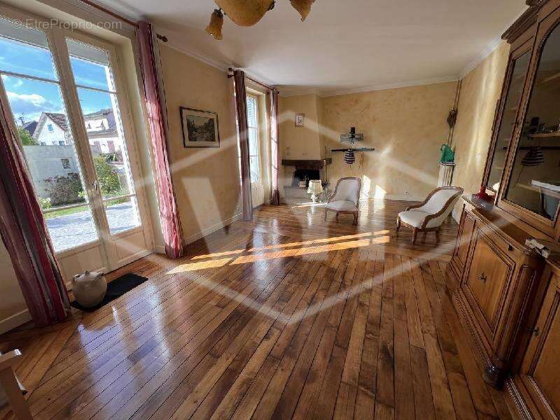 Maison à COMBS-LA-VILLE