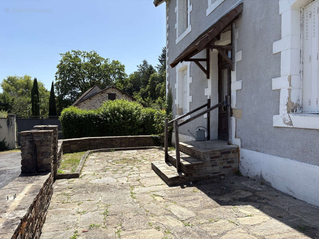 Maison à COUSSAC-BONNEVAL