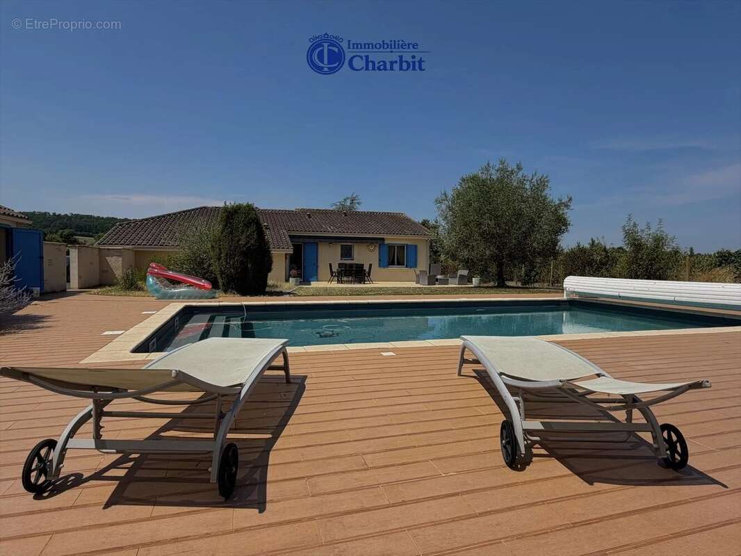 Maison avec piscine et double garage - photo 4