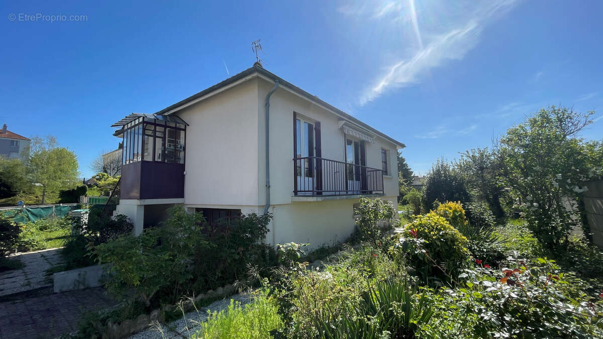 Maison à LA CHAPELLE-SAINT-LUC