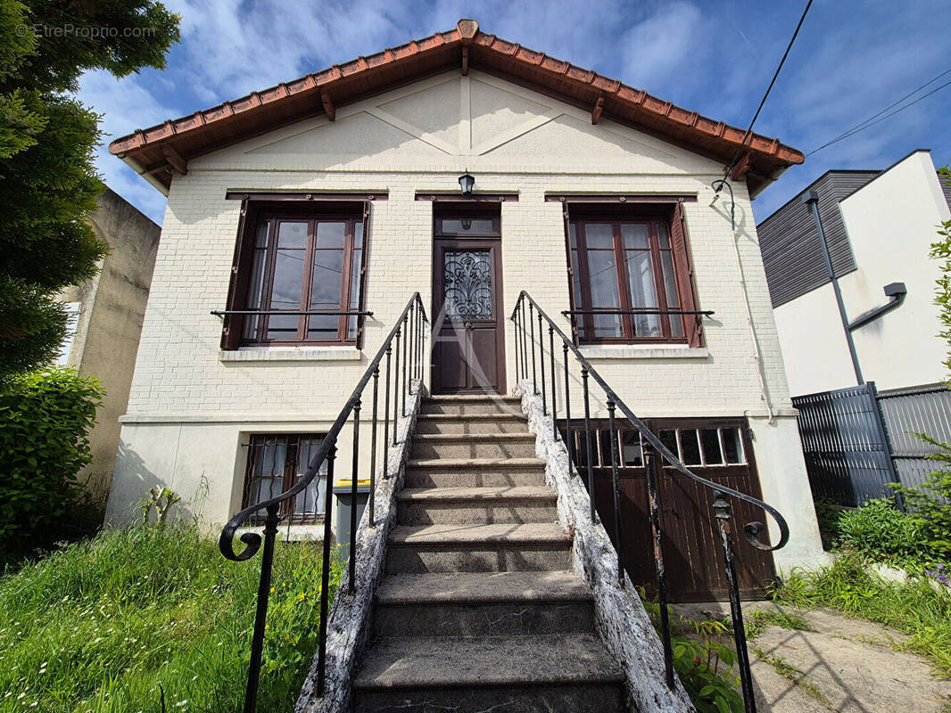 Maison à GOMETZ-LE-CHATEL
