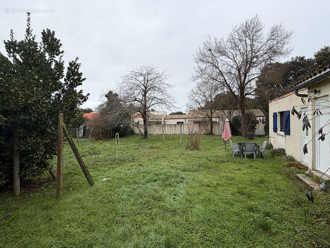 Terrain à VAUX-SUR-MER