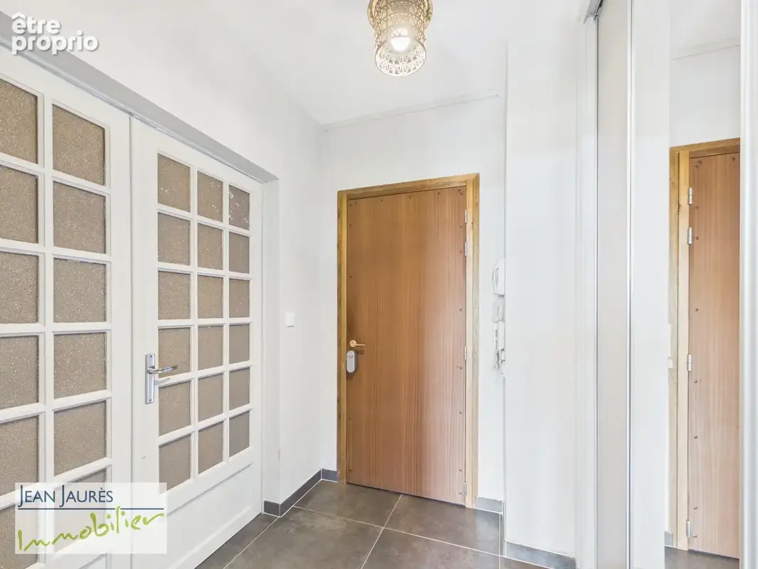Grand appartement rénové et baigné de lumière - photo 9