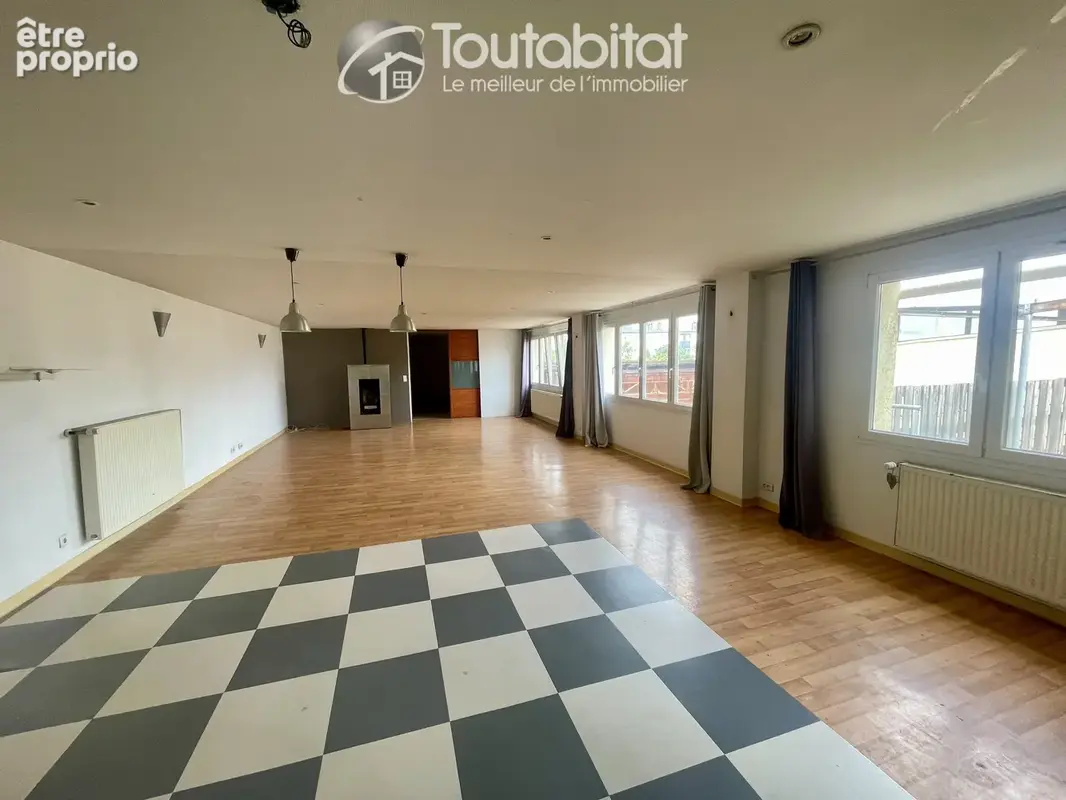 Appartement 210 m² à Charleville-Mezieres  - photo 2