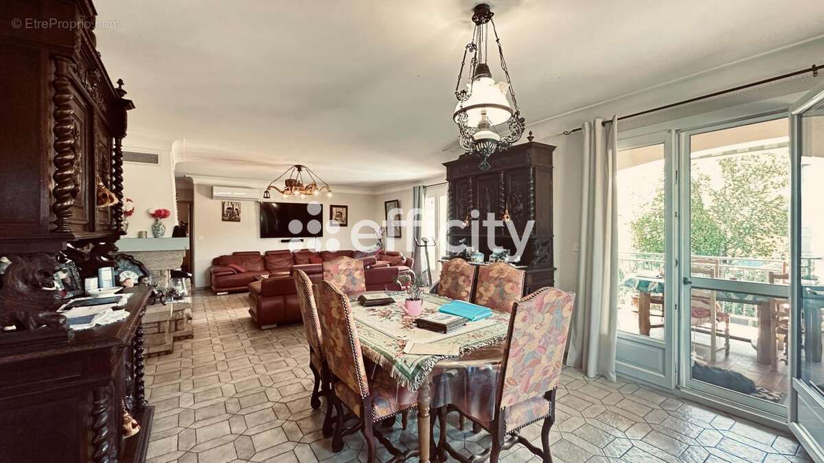 Maison à SAINT-JULIEN-DE-PEYROLAS