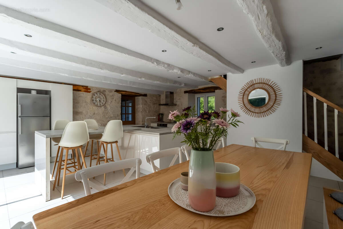 Maison à CASTELNAU-MONTRATIER
