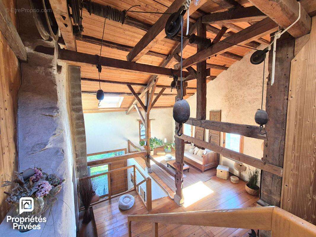 Maison à COLLONGES