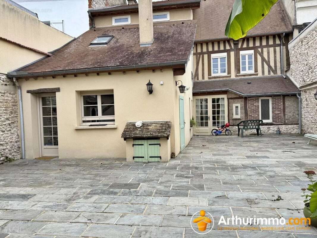 Maison à IVRY-LA-BATAILLE