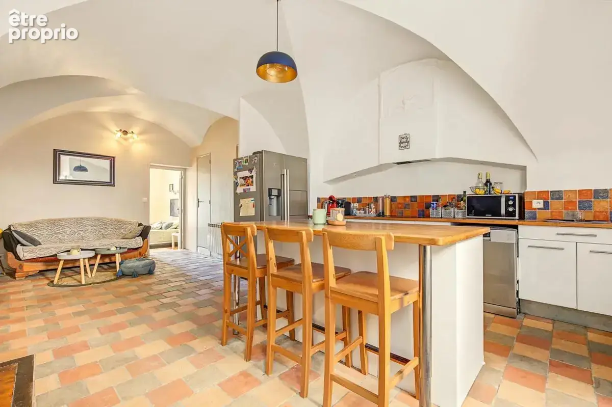 Photo Appartement à Cabrieres-D'aigues au prix de 239 000€